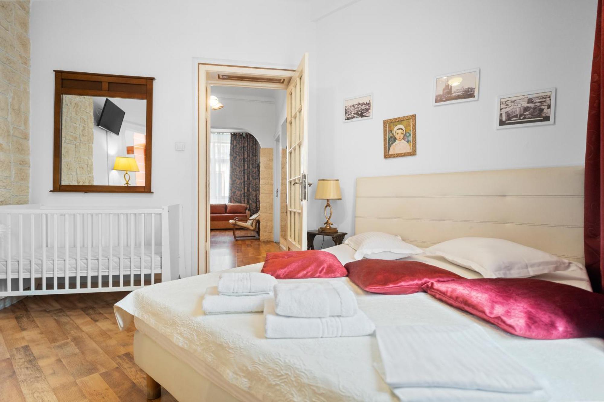 Golden Residences - & Penthouse In Old Town * בוקרשט